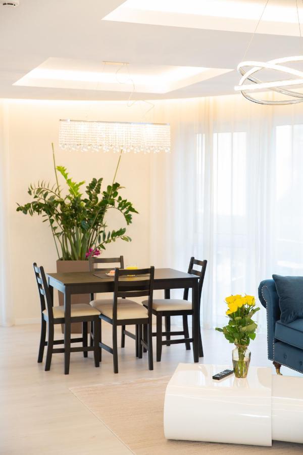Luxurious Blue&Yellow Apartment In Kaunas Center Exterior photo