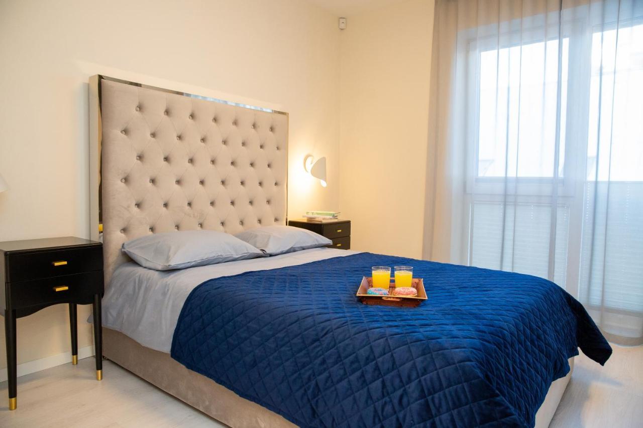 Luxurious Blue&Yellow Apartment In Kaunas Center Exterior photo
