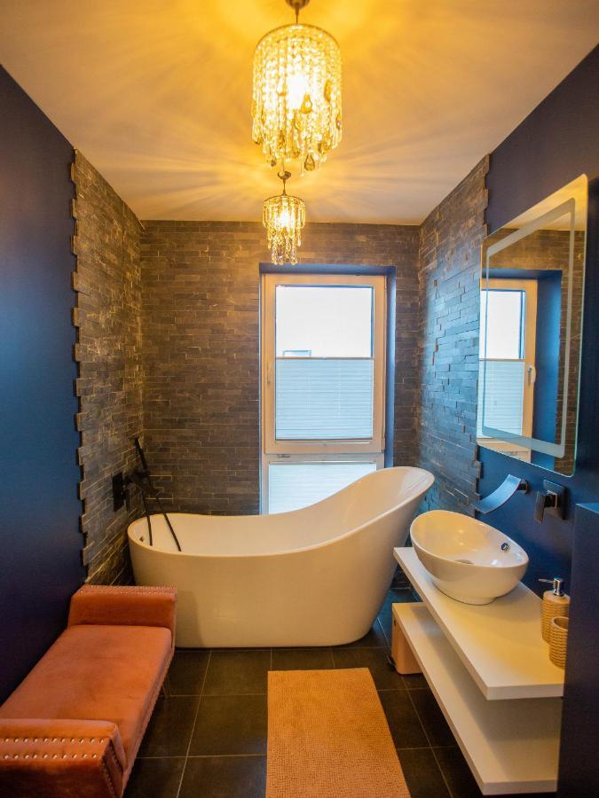 Luxurious Blue&Yellow Apartment In Kaunas Center Exterior photo